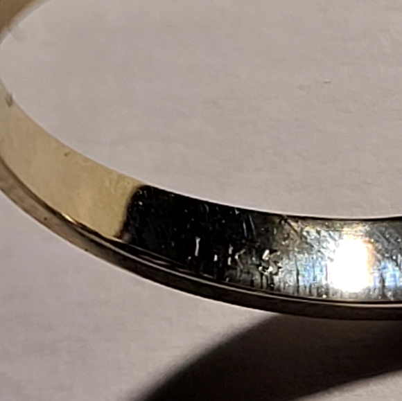 14KT white gold purple gemstone ring. - Picture 6 of 7